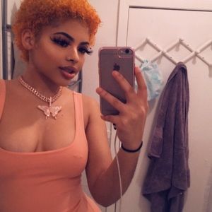 Meet your Posher, Coraima